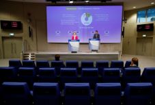 Von der Leyen: az év végére elkészülhet a vírus elleni oltás