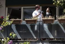 Több európai országban lazítanak a járványügyi intézkedéseken