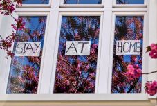 Meghosszabbították a kijárási korlátozásokat Franciaországban