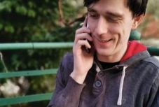 Telefonon keresik fel idős nézőiket a nagyváradi színészek