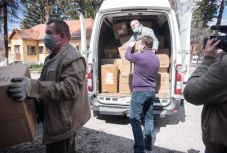 Koronavírus: megérkeztek Csíkszeredába a magyar kormány adományai