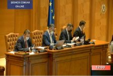 FRISSÍTVE - Jóváhagyta a parlament a szükségállapot meghosszabbításáról szóló elnöki rendeletet