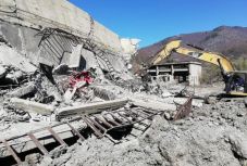 Holtan találták a hobicaurikányi leomló torony alá temetett két munkást