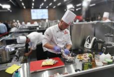 Koronavírus: ezeregy ebéddel készülnek az udvarhelyi vendéglátósok 