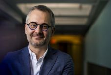 Fontos lépést tett Barabási Albert-László a koronavírus elleni küzdelemben