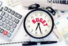 Negatívra rontotta a román államadós-osztályzat kilátását a Fitch Ratings