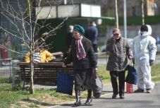 Az ombudsman arra kéri a hatóságokat, nyugtassák meg az időseket