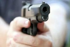 Halálos sebet ejtett a rendőr egy agresszív férfin