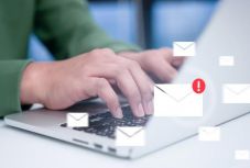 Hekkerek használják ki a világjárványt, figyelmeztet a Google