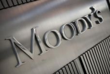 Negatívra rontotta a román államadós-osztályzat kilátását a Moody's