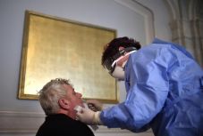 Felmérés: az orvosi személyzetnek csak a fele készült fel a koronavírus kezelésére