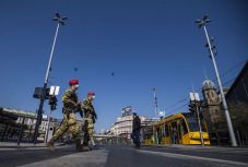 Fokozatosan lazítanak a korlátozásokon: elkezdődött Európa újraindítása