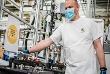 Újraindították a termelést a Volkswagen csoport legnagyobb autógyárában