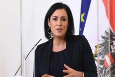 Májusban kinyitnak az éttermek és a szállodák Ausztriában