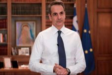 Görögország is fokozatosan lazít a korlátozásokon