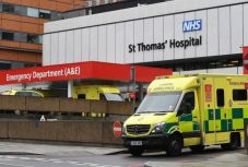 Több mint 26 ezer koronavírus-fertőzött halt meg Nagy-Britanniában