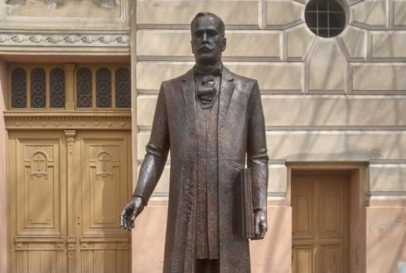 Leleplezték ifj. Rimanóczy Kálmán építész szobrát Nagyváradon