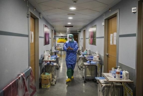 Koronavírus: az amerikai gyógyszerfelügyelet engedélyezte a Remdesivir használatát 