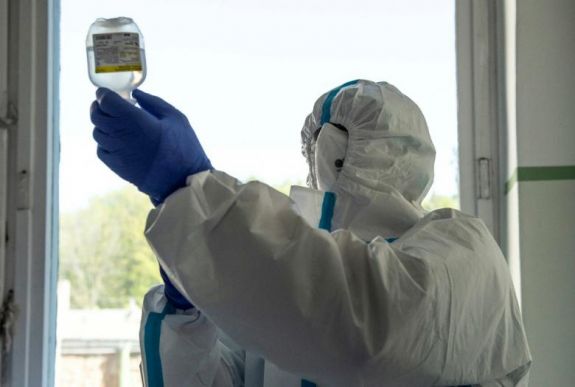 Koronavírus Romániában: 827-re nőtt a halálos áldozatok száma