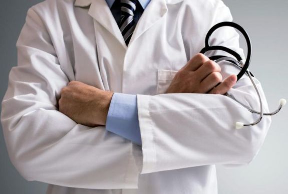 RMDSZ-es javaslatra a szenátus a háziorvosokra is kiterjesztette a „koronavírus-pótlékot”