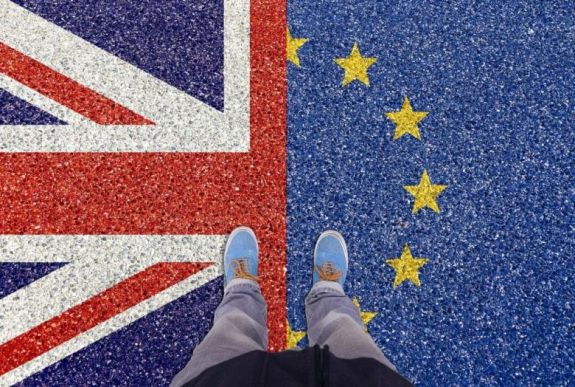 Több mint 3,5 millió külföldi EU-állampolgár kért tartós brit letelepedési engedélyt