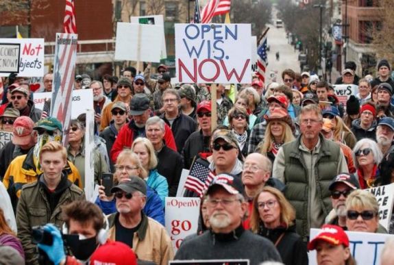 Wisconsinban a legfelsőbb bíróság eltörölte a kormányzó rendeletét a kijárási korlátozásról