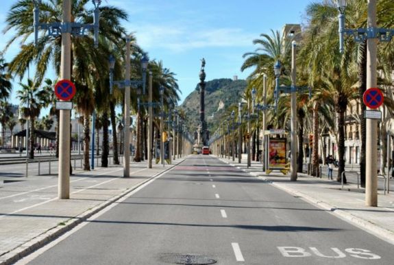 Kiszélesítik a járdákat Barcelonában a távolságtartáshoz