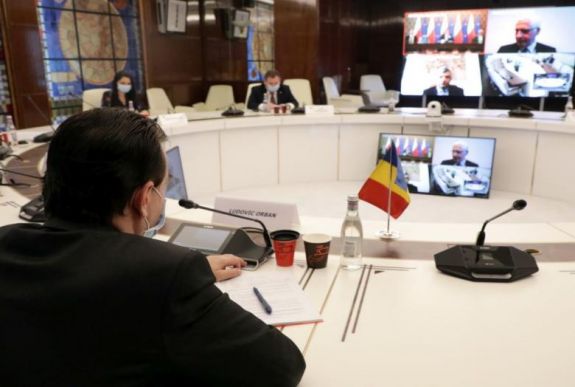 Videokonferencián tárgyalt a román és a lengyel miniszterelnök