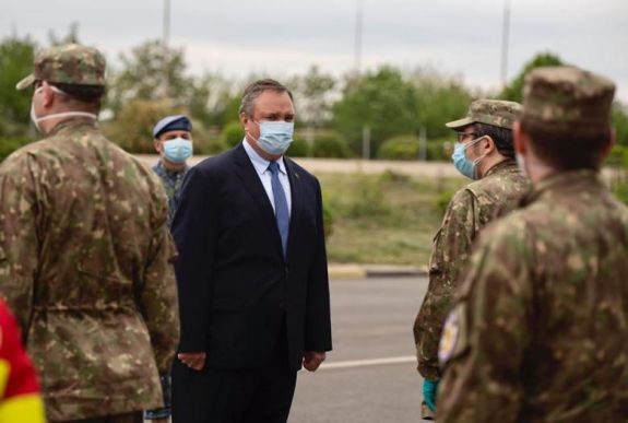 Védelmi miniszter: többet kell befektetni a hazai magasan képzett munkaerőbe