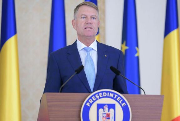 Online petíció indult Iohannis nemzetközi kitüntetésének visszavonásáért