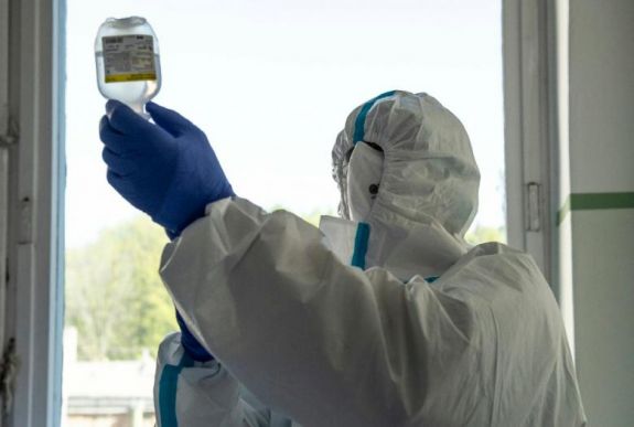 Újabb négy koronavírus-fertőzött halálát jelentették Romániában