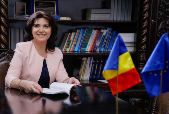 Egyszerű indítványt nyújtott be az ellenzék a tanügyminiszter ellen