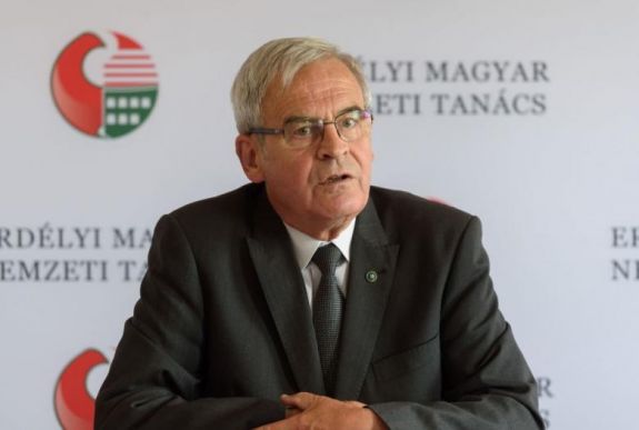 Tőkés László: száz év alatt meg kellett tanulnunk zsákban táncolni