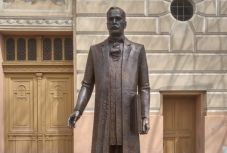 Leleplezték ifj. Rimanóczy Kálmán építész szobrát Nagyváradon