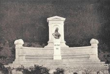 Trianon 100: lerombolt emlékműveket mutat be az OSZK