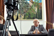 Augustin Zegrean: csakis törvényekkel hozhatók korlátozások a vészhelyzet idején