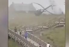 Lezuhant egy turistákat szállító helikopter Kínában