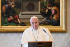 Koronavírusos Ferenc pápa egyik munkatársa