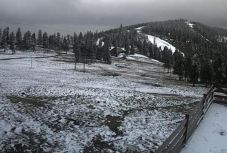 Havas táj fogadta reggel a Hargita megye hegyvidékein élőket