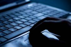 Erőszakra felbujtó videókért indult eljárás egy Hargita megyei férfi ellen