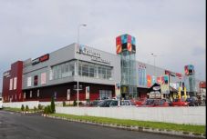 Az önkormányzatok felére csökkenthetik bevásárlóközpontok ingatlanadóit