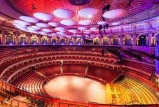 Az üres Royal Albert Hallból közvetítik a második világháború befejezésére emlékező koncertet