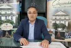 Élelmiszercsomagokat kapnak Csíkszeredában a rászoruló diákok