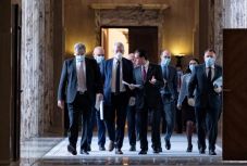 Törvénytervezet: ezeket az intézkedéseket vezetné be a kormány május 15-től