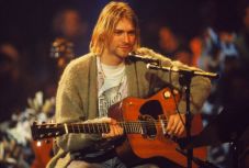 Elárverezik Kurt Cobain legendás gitárját