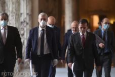 A vészhelyzet idejére szóló intézkedéscsomagot fogadott el a kormány