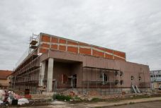 Bihar megye: nyárra elkészül a székelyhídi tanmedence