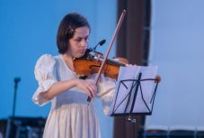 Ritka betegségben szenvedő sepsiszentgyörgyi hegedűsnek gyűjtenek