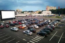 Autósmozi nem, más szabadtéri rendezvények lehetnek a veszélyhelyzet alatt