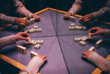 Újságírókkal társasjátékozott a korlátozások idején, emiatt lemond a japán főügyész